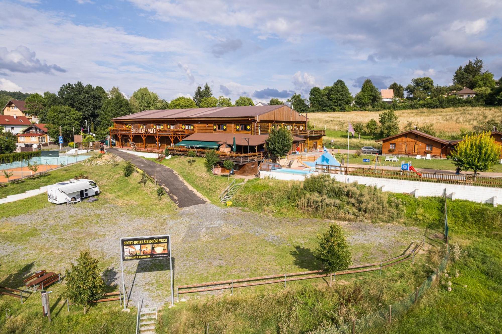 Sport-Hotel Sibenicni Vrch Mnichovice Екстериор снимка